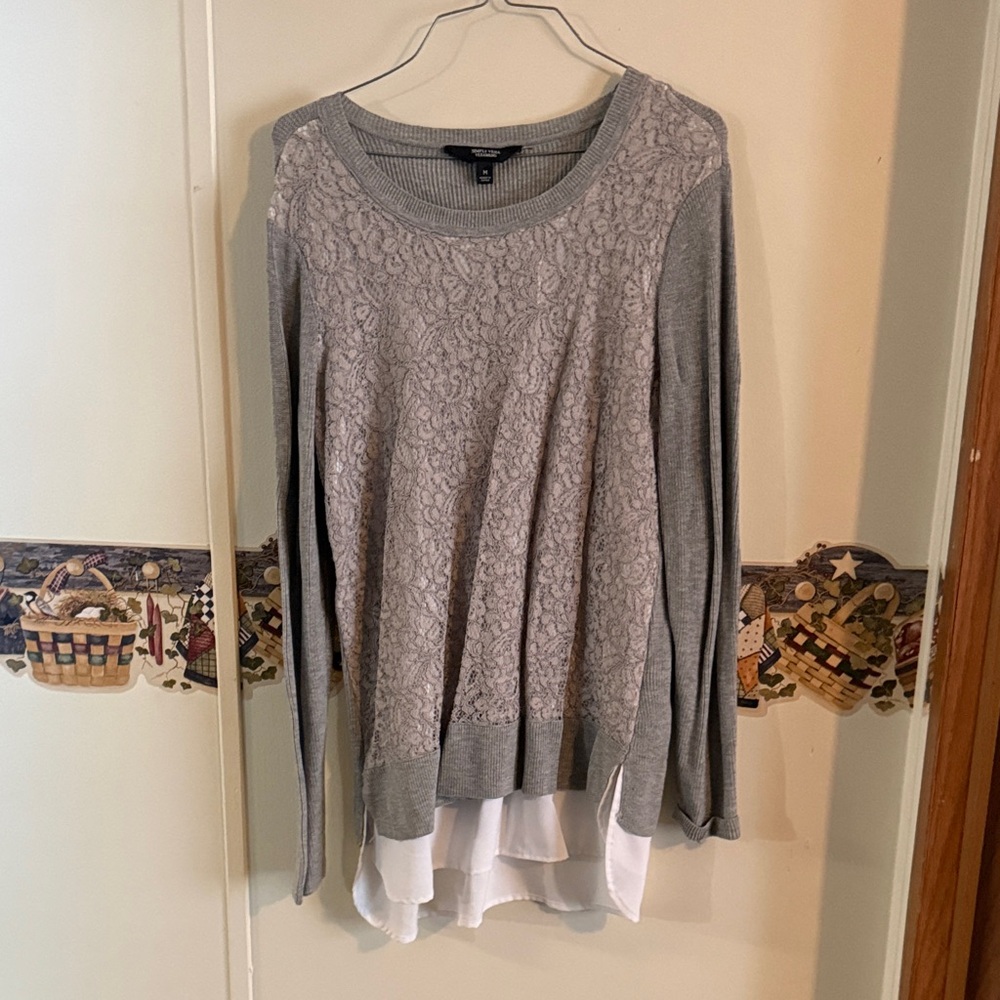 Simply Vera Vera Wang Gray Lace Top with White Hem